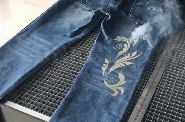 激光磨白技术将代替传统牛仔服饰喷砂