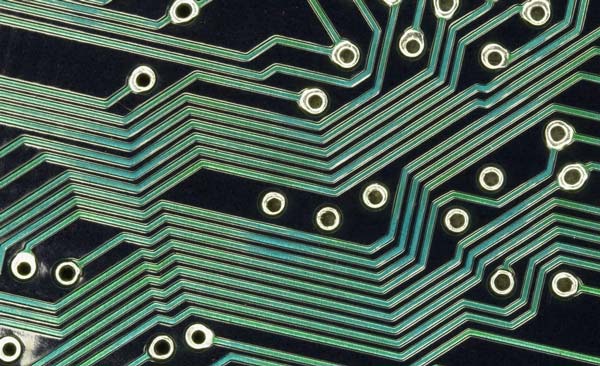 激光切割??15?m的pcb电路板钻孔应用
